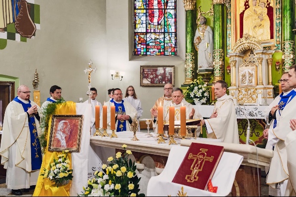 Uroczyste wprowadzenie Relikwii św. Jana Pawła II do naszej parafii